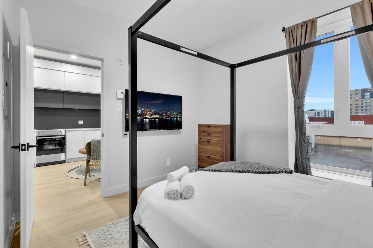 Deluxe Double Room Shower,1346934041:JPEG